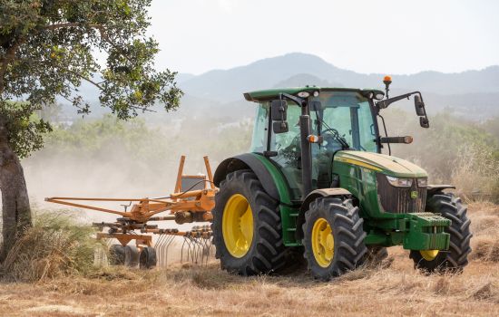 Servei de maquinària en la Cooperativa Agrícola de Sant Antoni